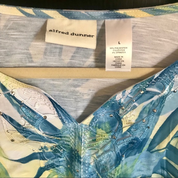 Alfred Dunner Top. Size large. EUC - Picture 2 of 3